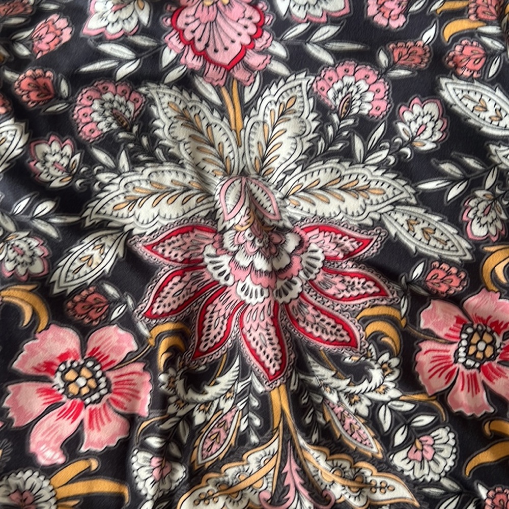 Loft Floral Pants, grey background - Picture 3 of 4